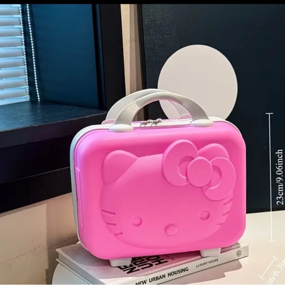 Pink Hello Kitty Hard Shell Case - Picture 10 of 12